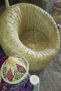 Superbe fauteuil bambou marocain boule osier tissé